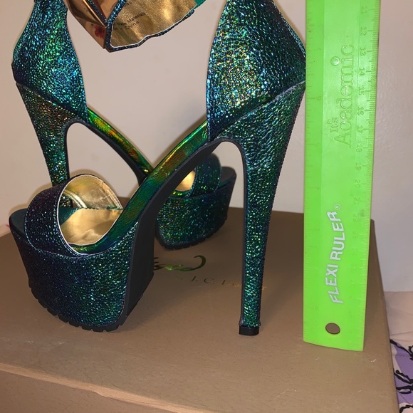 Iridescent heels - Picture 7 of 8